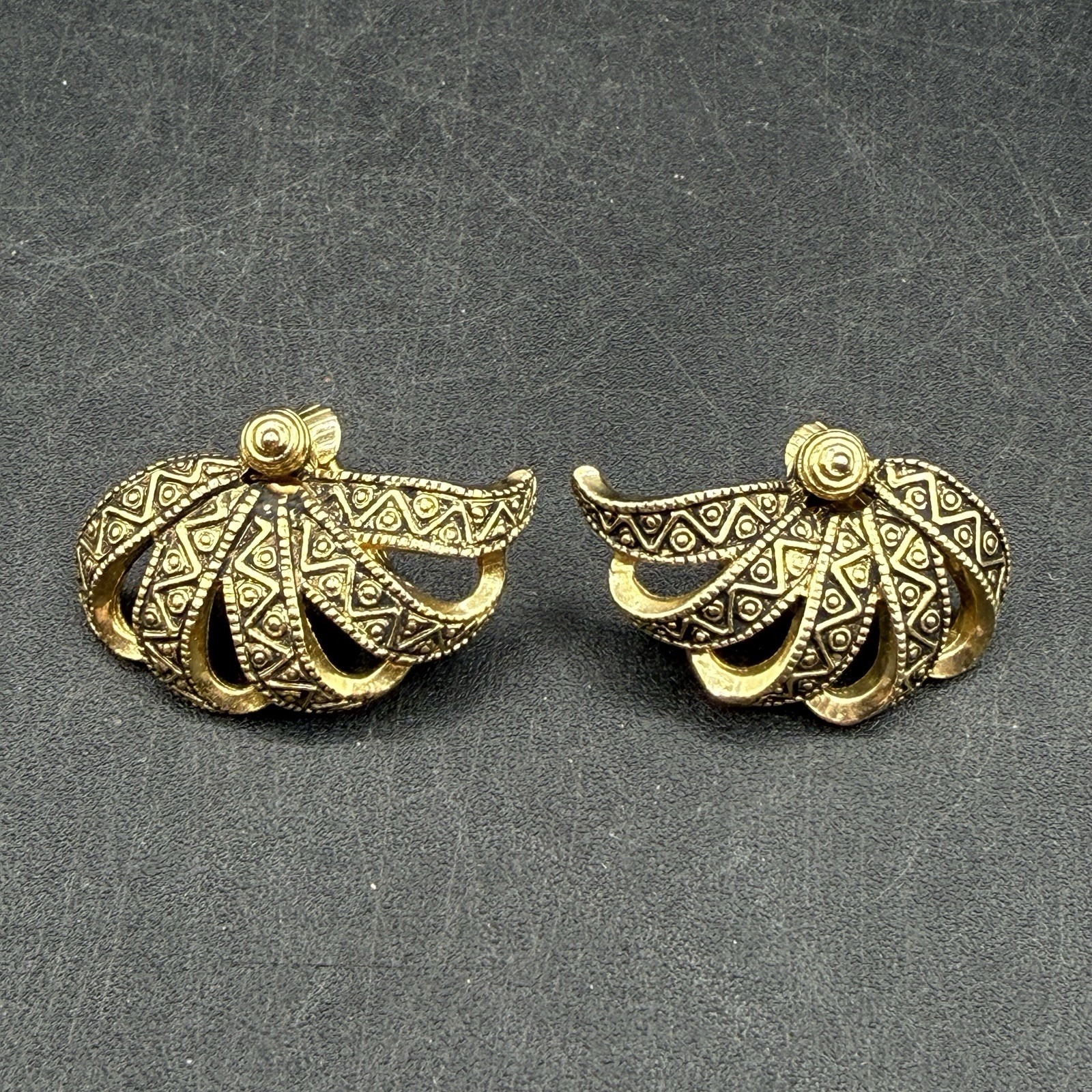 Vintage Emmons Damascene Brooch Clip On Earring Gold Tone Black Fan Statement 17$